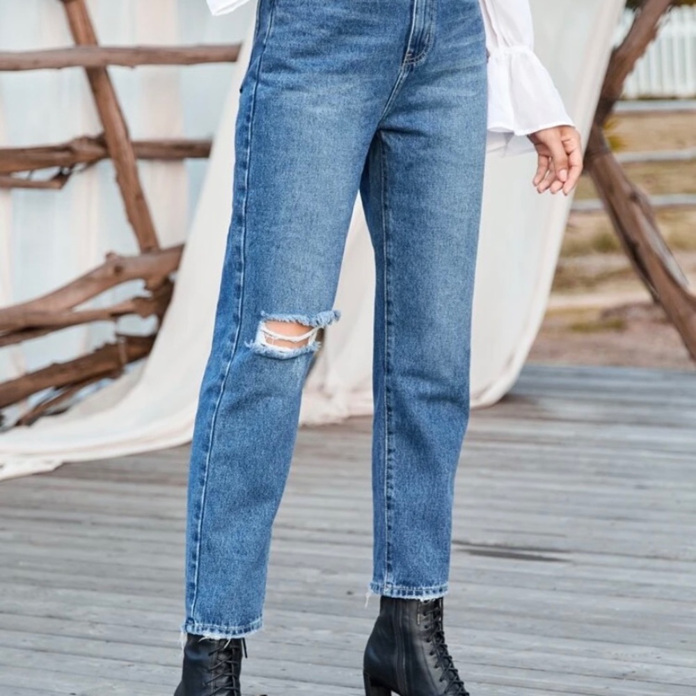 High Waited Ripped Jeans